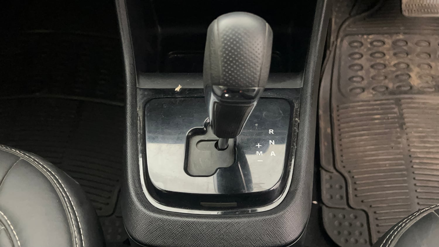 Used 2022 Tata Punch Accomplished AMT Petrol Automatic interior GEAR  KNOB VIEW