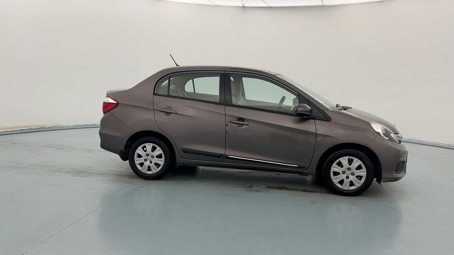 Used 2016 Honda Amaze 1.2 SX i-VTEC Petrol Manual exterior RIGHT SIDE VIEW