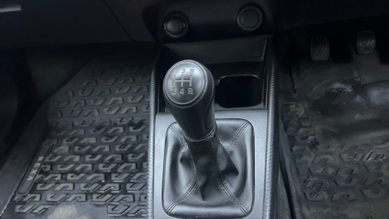 Used 2022 Maruti Suzuki Baleno Sigma MT Petrol Manual interior GEAR  KNOB VIEW