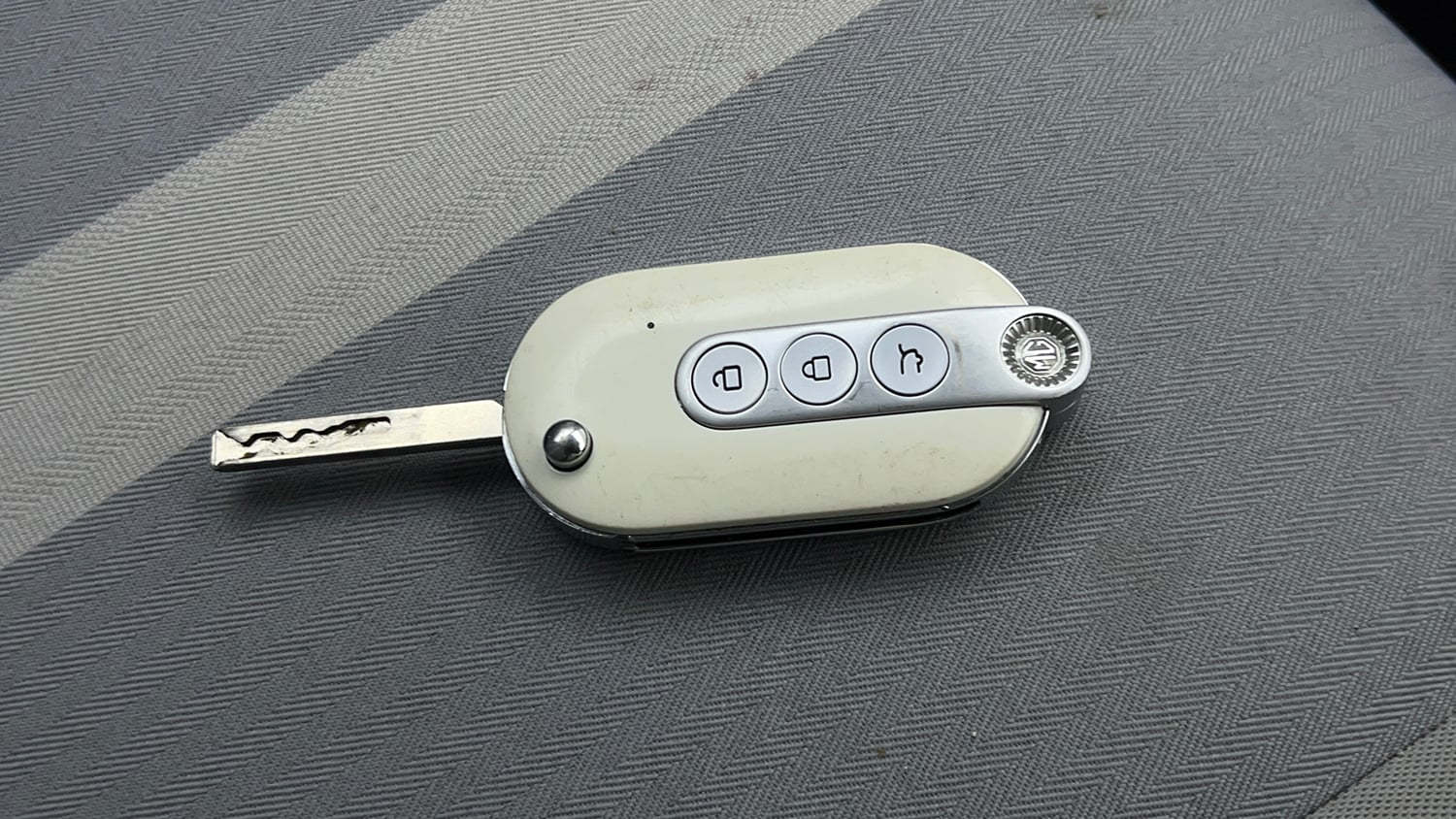 Used 2024 MG Motors Comet EV Excite Electric Automatic extra CAR KEY VIEW