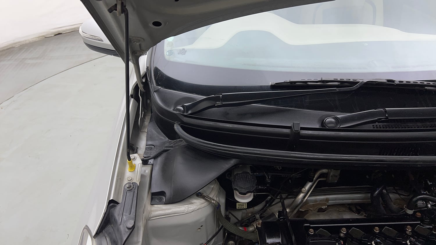 Used 2018 Hyundai Elite i20 Asta 1.2 (O) Petrol Manual engine ENGINE RIGHT SIDE HINGE & APRON VIEW