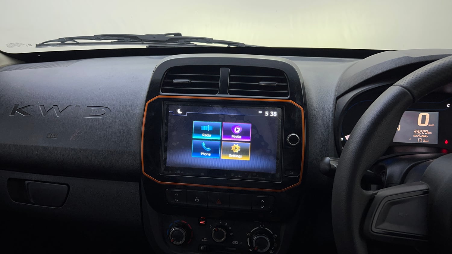 Used 2020 Renault Kwid CLIMBER 1.0 AMT Opt Petrol Automatic top_features Integrated (in-dash) music system