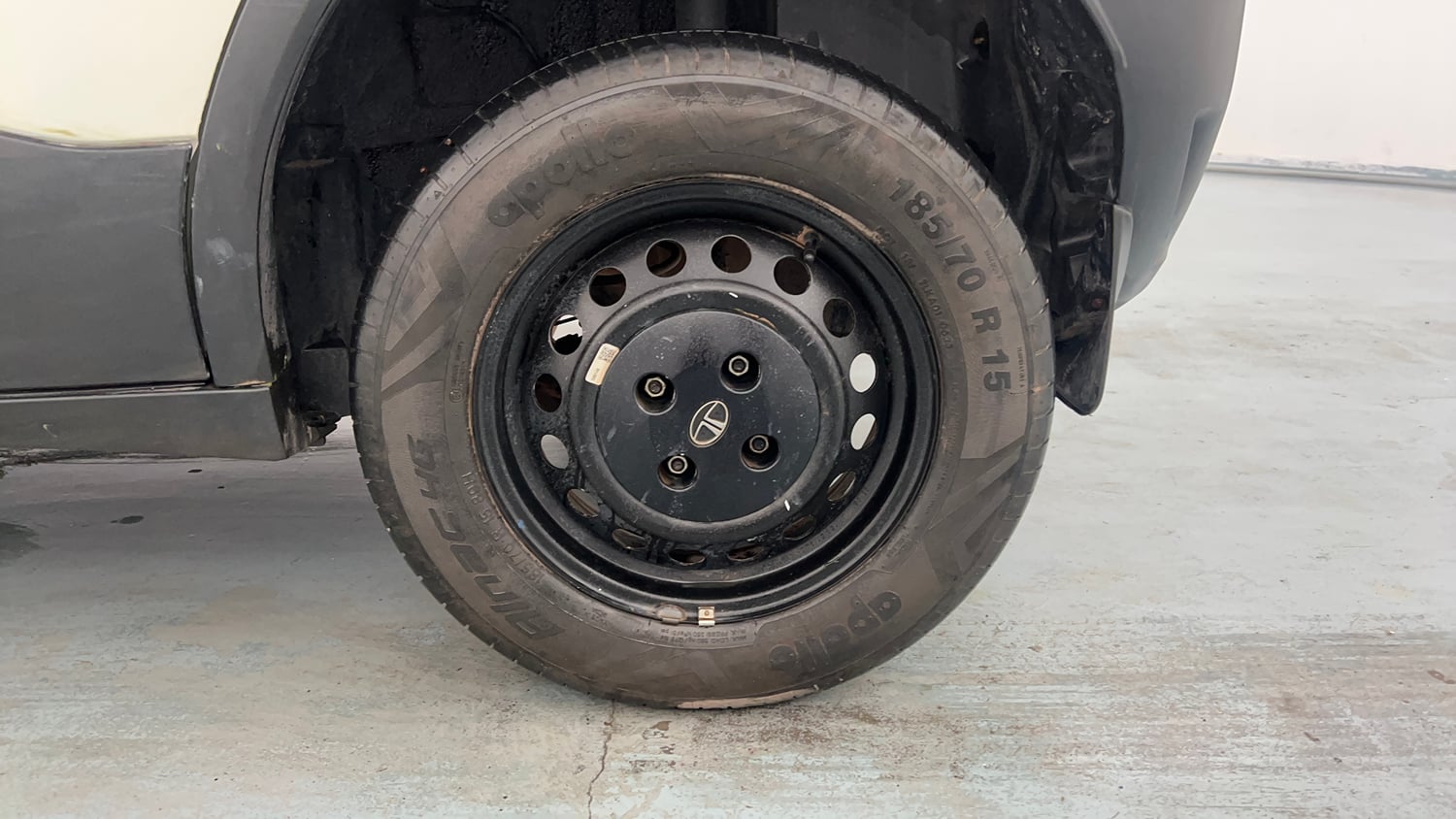 Used 2023 Tata Punch Pure MT Petrol Manual tyres LEFT REAR TYRE RIM VIEW