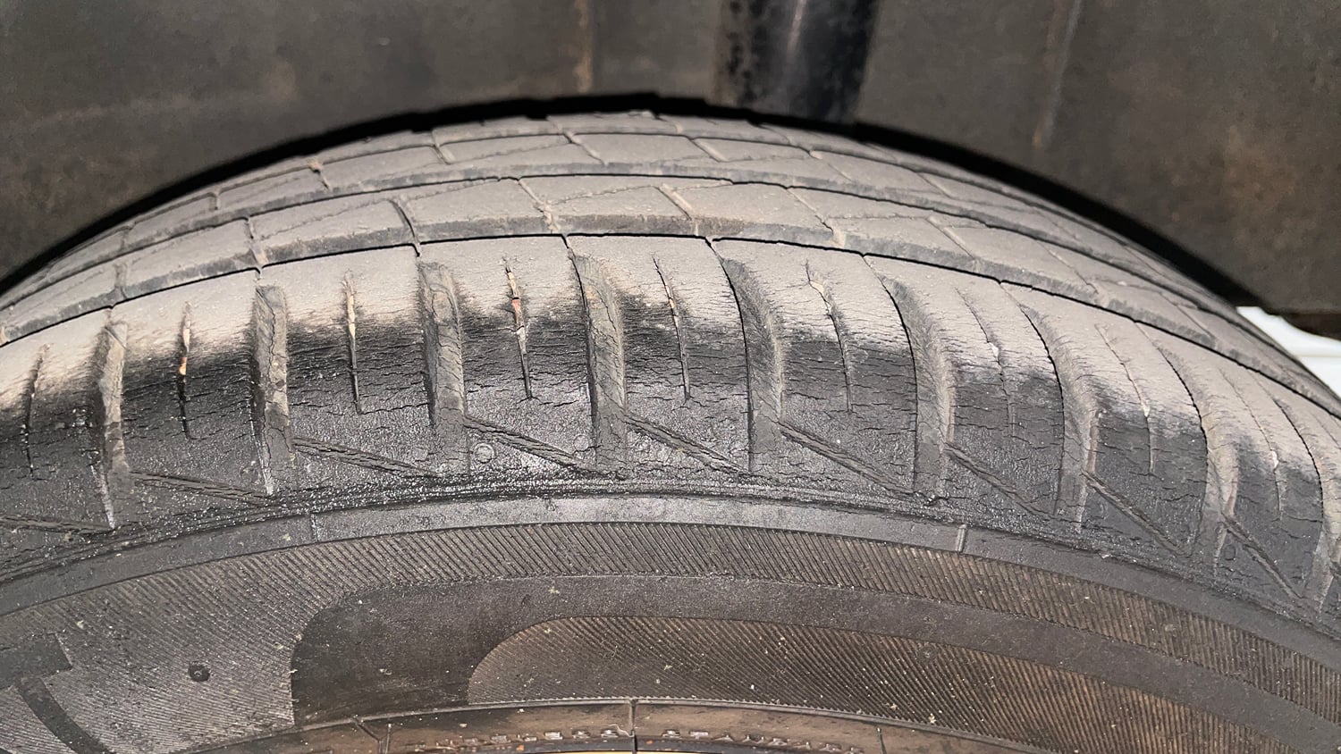 Used 2023 Renault Kwid RXT 1.0 Petrol Manual tyres LEFT REAR TYRE TREAD VIEW