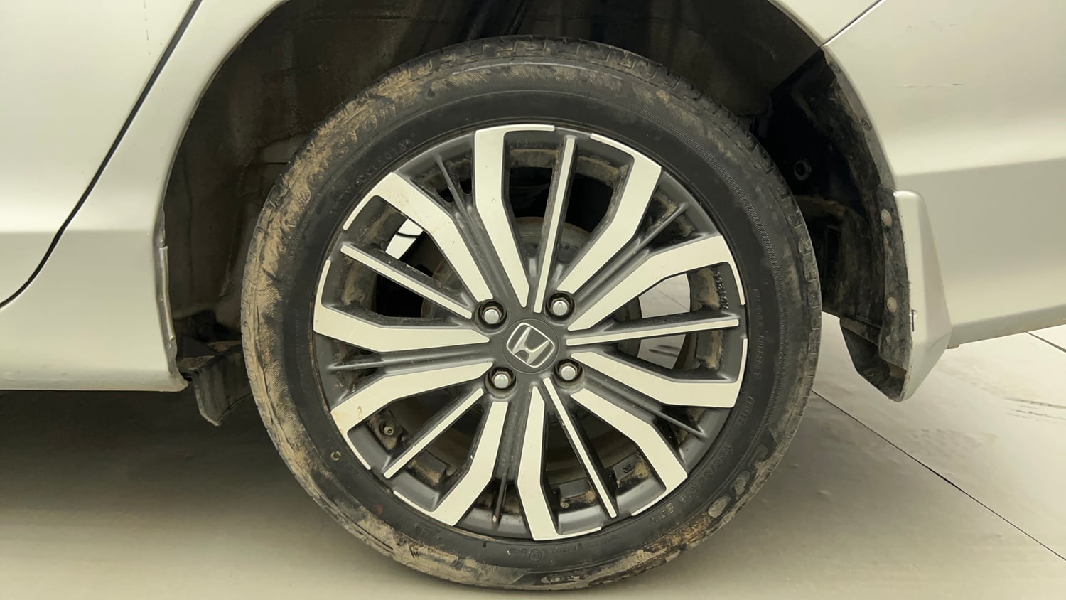 Used 2017 Honda City VX CVT Petrol Petrol Automatic tyres LEFT REAR TYRE RIM VIEW