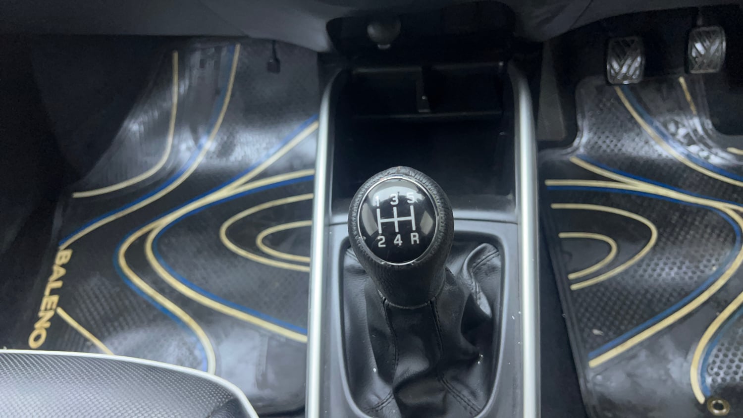 Used 2018 Maruti Suzuki Baleno Delta 1.2 Petrol Manual interior GEAR  KNOB VIEW