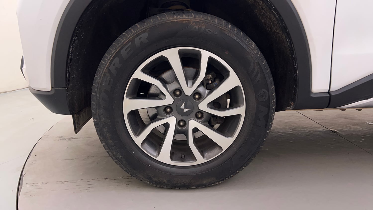Used 2022 Mahindra Scorpio N Z8 L Petrol AT 6 STR Petrol Automatic tyres LEFT FRONT TYRE RIM VIEW