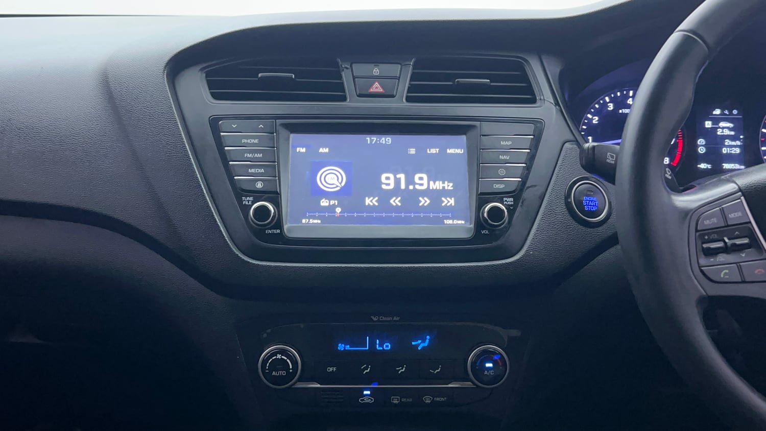 Used 2017 Hyundai i20 Active 1.2 SX Petrol Manual interior MUSIC SYSTEM & AC CONTROL VIEW