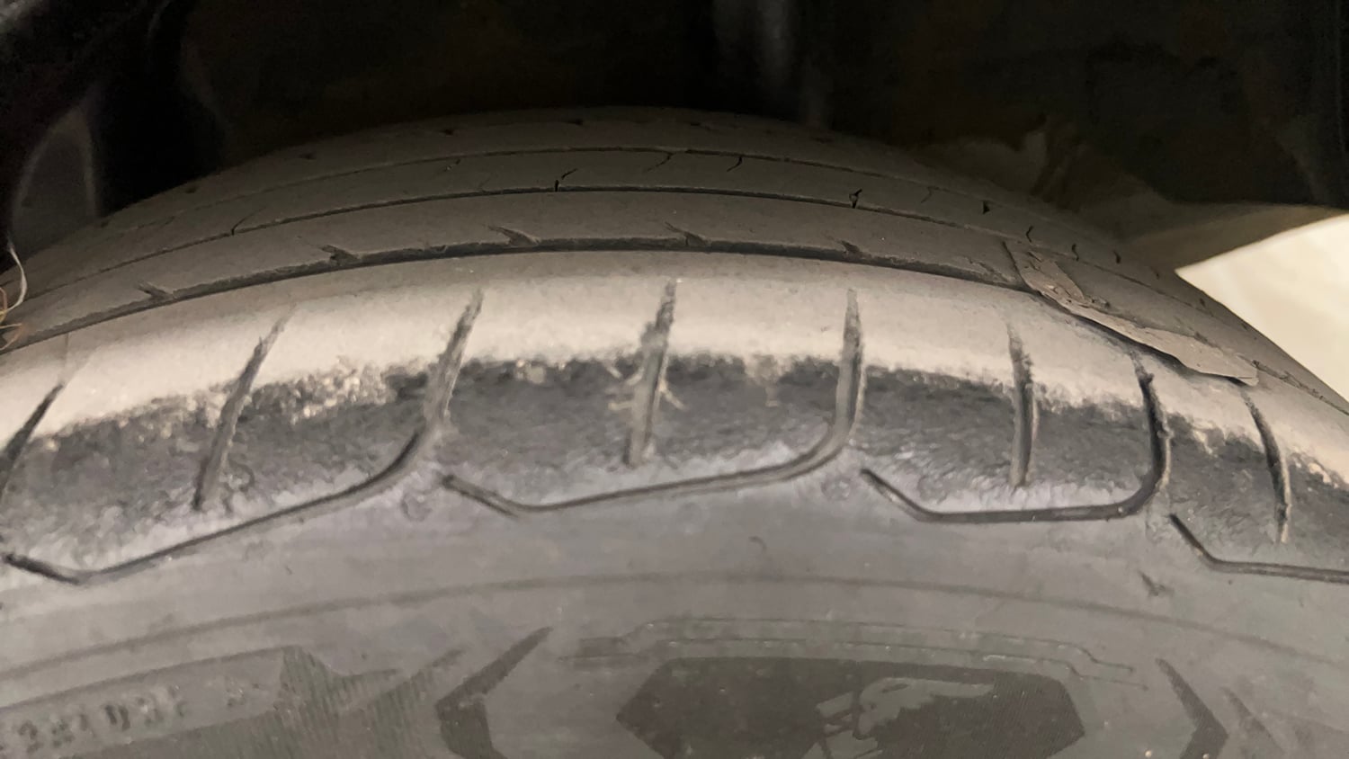Used 2023 Hyundai Verna SX (O) 1.5 Turbo Petrol DCT Petrol Automatic tyres LEFT REAR TYRE TREAD VIEW
