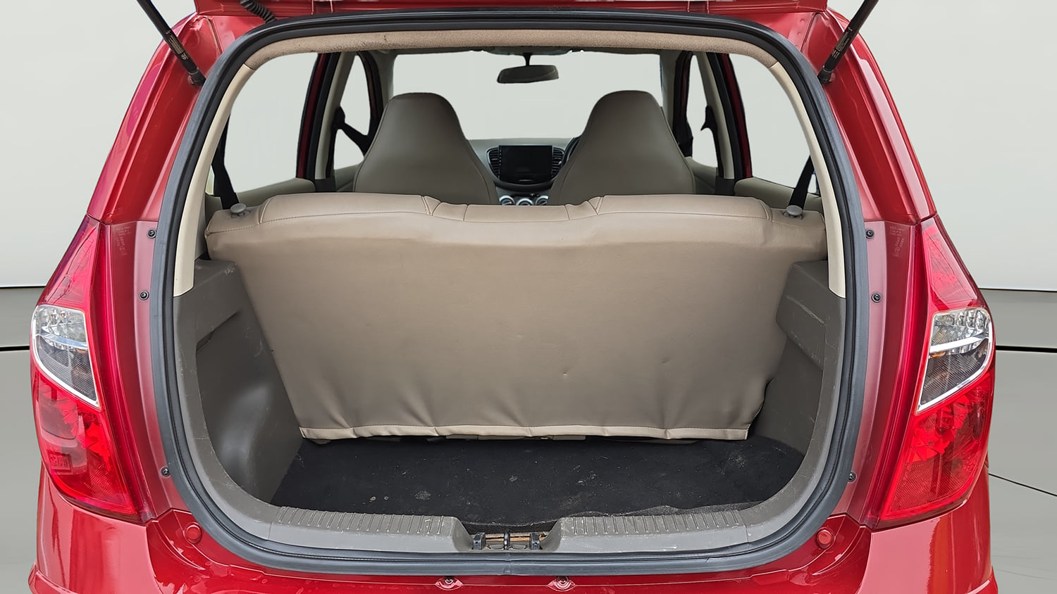 Used 2013 Hyundai i10 Era 1.1 iRDE2 Petrol Manual interior DICKY INSIDE VIEW