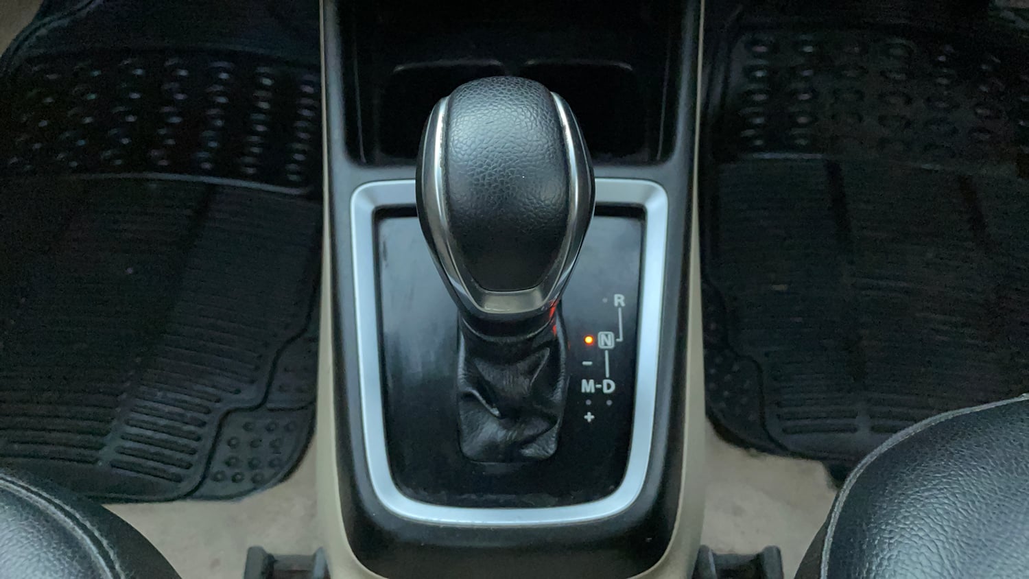 Used 2017 Maruti Suzuki Dzire ZXi AMT Petrol Automatic interior GEAR  KNOB VIEW