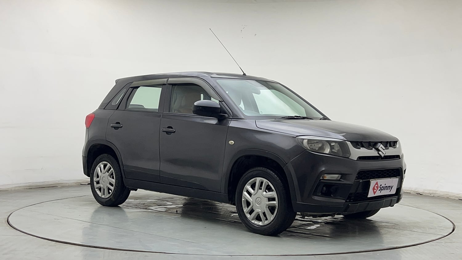 Used 2018 Maruti Suzuki Vitara Brezza [2016-2020] LDi Diesel Manual exterior RIGHT FRONT CORNER VIEW