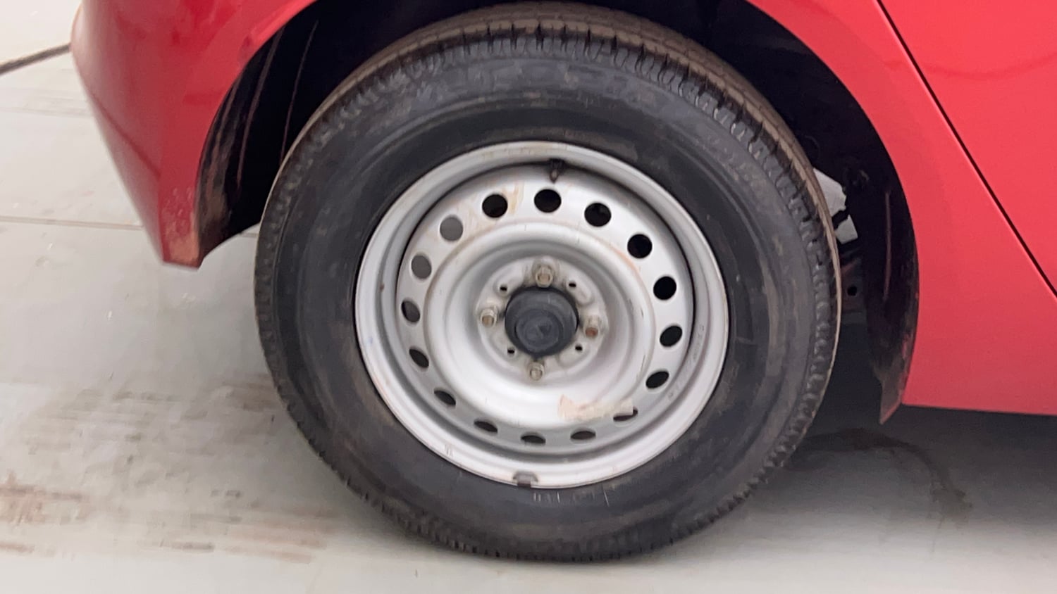 Used 2020 Tata Altroz XE Petrol Petrol Manual tyres RIGHT REAR TYRE RIM VIEW