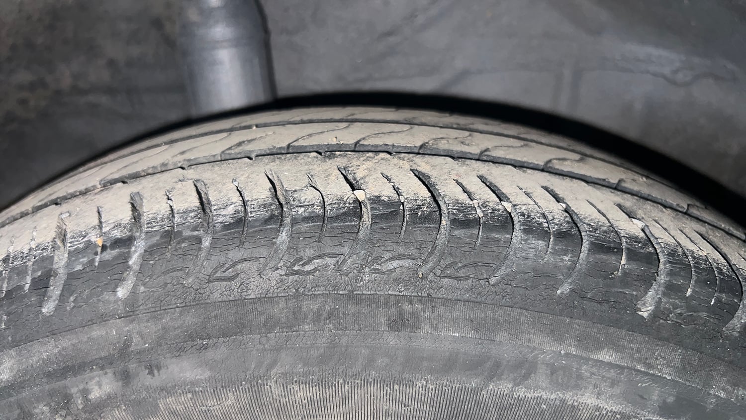 Used 2019 Honda Amaze 1.2 V CVT Petrol Petrol Automatic tyres RIGHT REAR TYRE TREAD VIEW