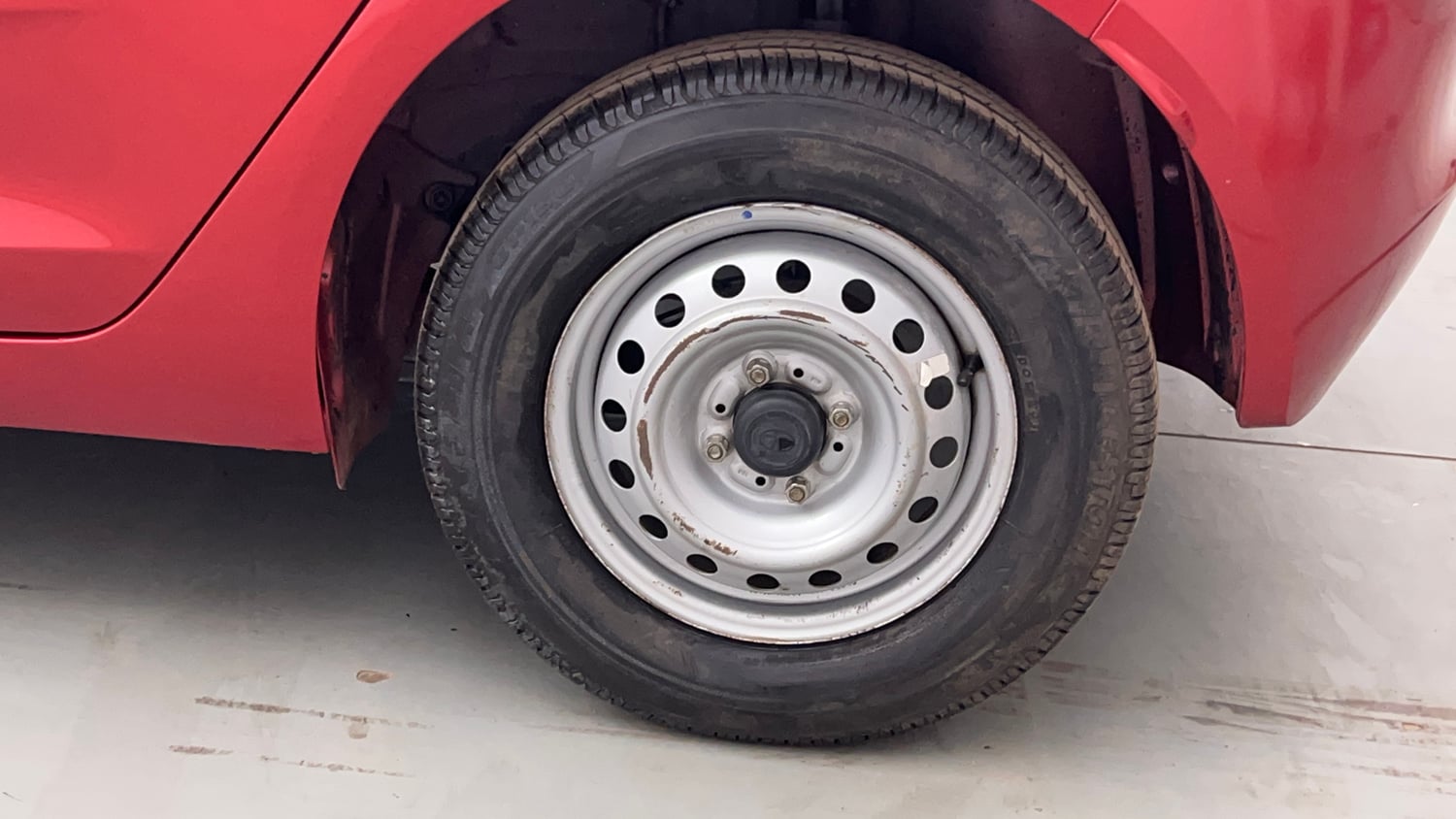 Used 2020 Tata Altroz XE Petrol Petrol Manual tyres LEFT REAR TYRE RIM VIEW