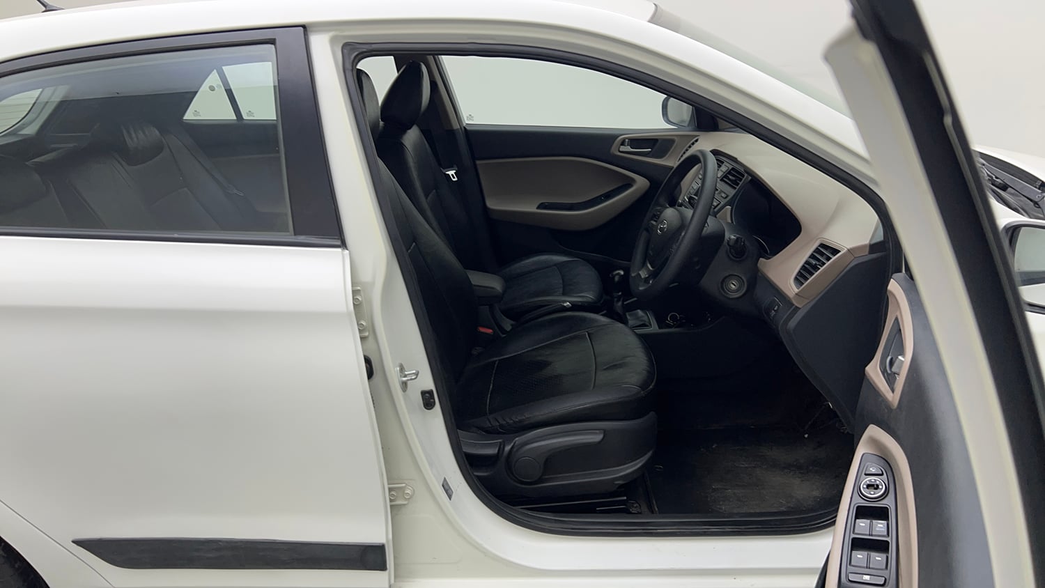 Used 2016 Hyundai Elite i20 Sportz 1.2 Petrol Manual interior RIGHT SIDE FRONT DOOR CABIN VIEW