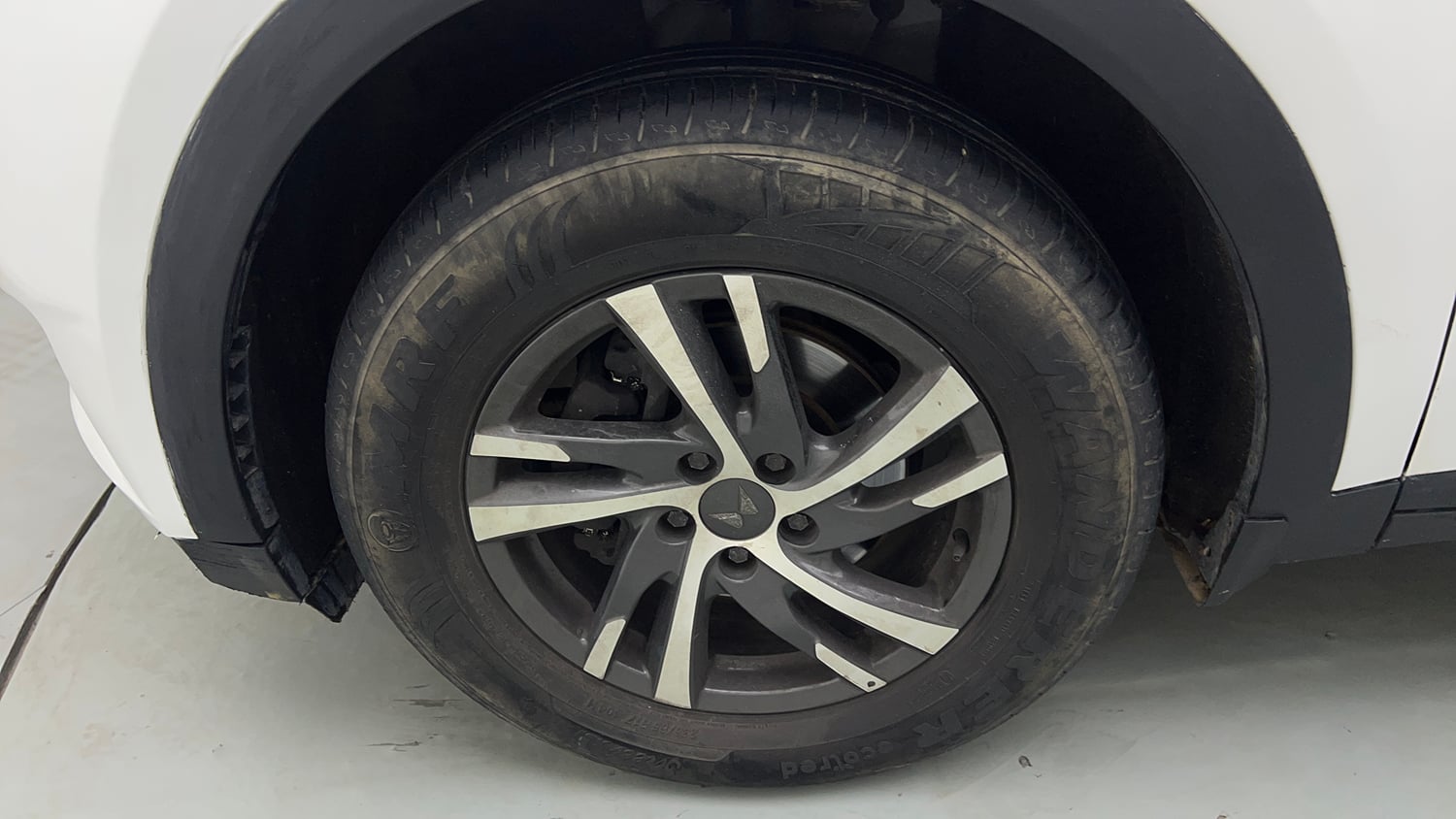 Used 2022 Mahindra XUV700 AX 5 Petrol MT 7 STR Petrol Manual tyres LEFT FRONT TYRE RIM VIEW