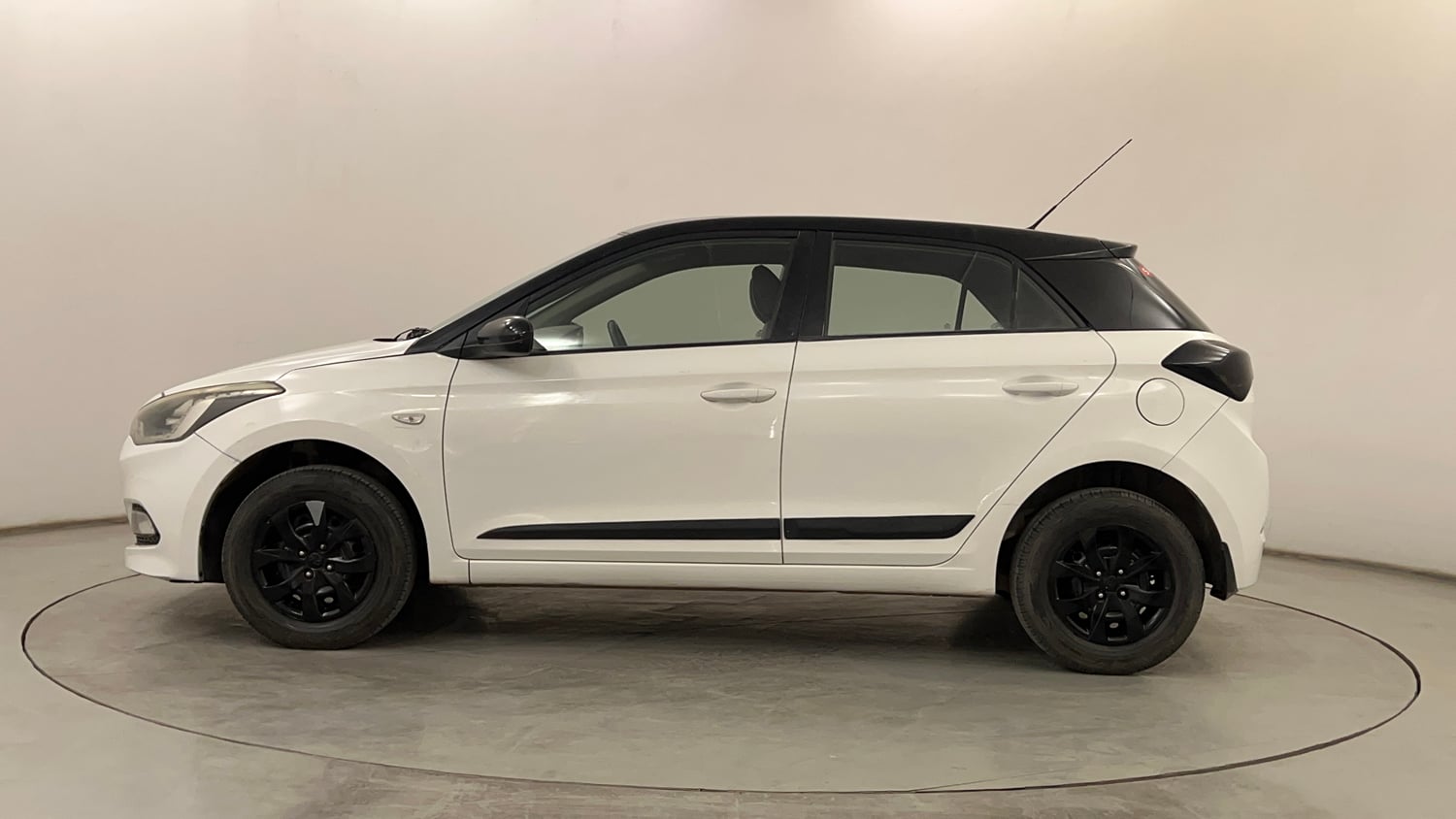 Used 2016 Hyundai Elite i20 Magna 1.2 Petrol Manual exterior LEFT SIDE VIEW