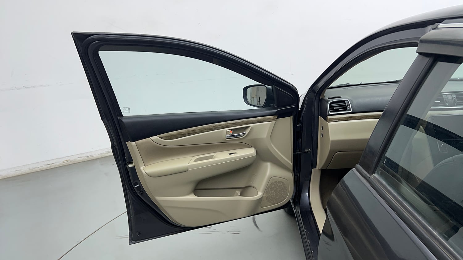 Used 2022 Maruti Suzuki Ciaz Delta 1.5 Petrol Manual interior LEFT FRONT DOOR OPEN VIEW