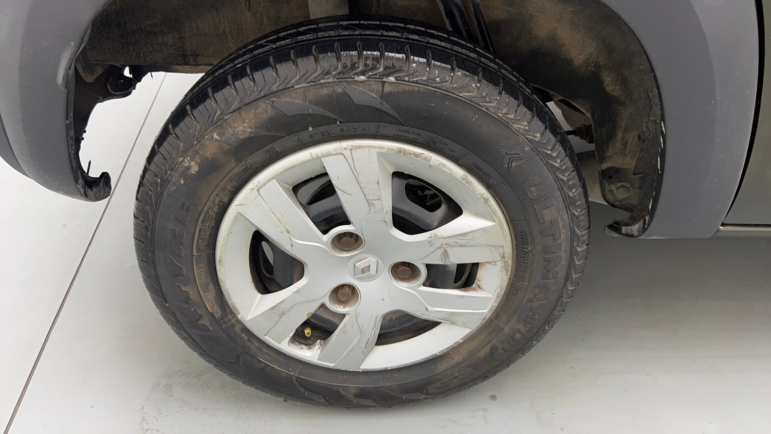 Used 2017 Renault Kwid 1.0 RXT AMT Opt Petrol Automatic tyres RIGHT REAR TYRE RIM VIEW