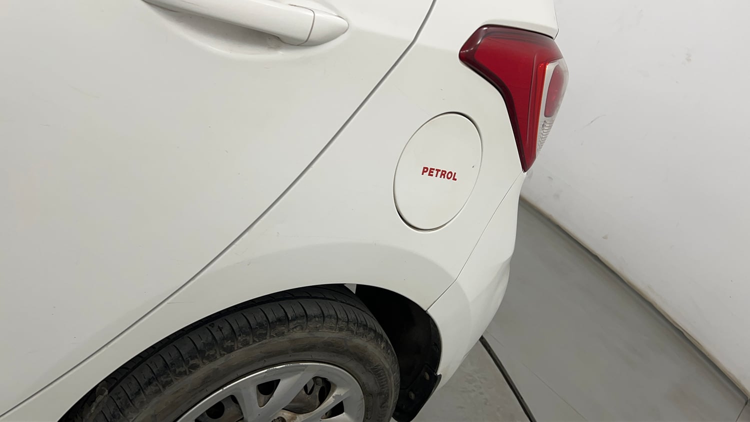 Used 2018 Hyundai Grand i10 Magna 1.2 Kappa VTVT Petrol Manual dents MINOR DENT