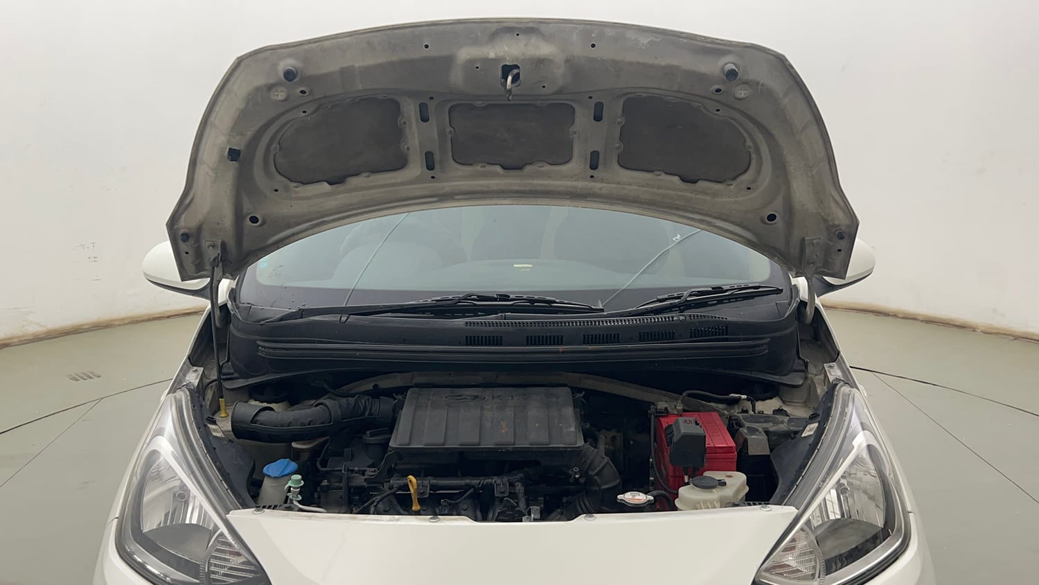Used 2020 Hyundai Xcent S Petrol Manual engine ENGINE & BONNET OPEN FRONT VIEW