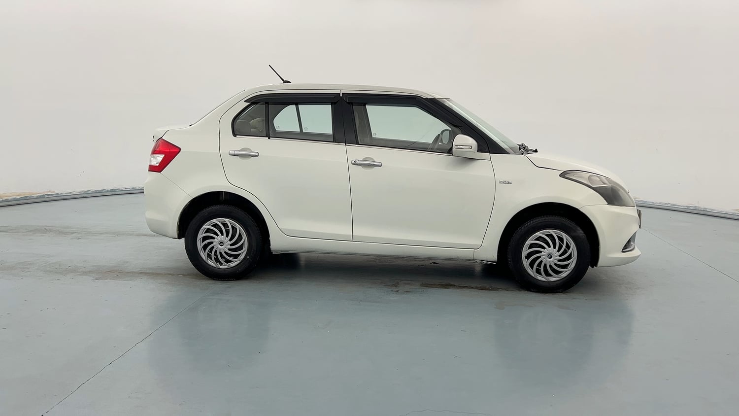 Used 2016 Maruti Suzuki Swift Dzire VDI Diesel Manual exterior RIGHT SIDE VIEW