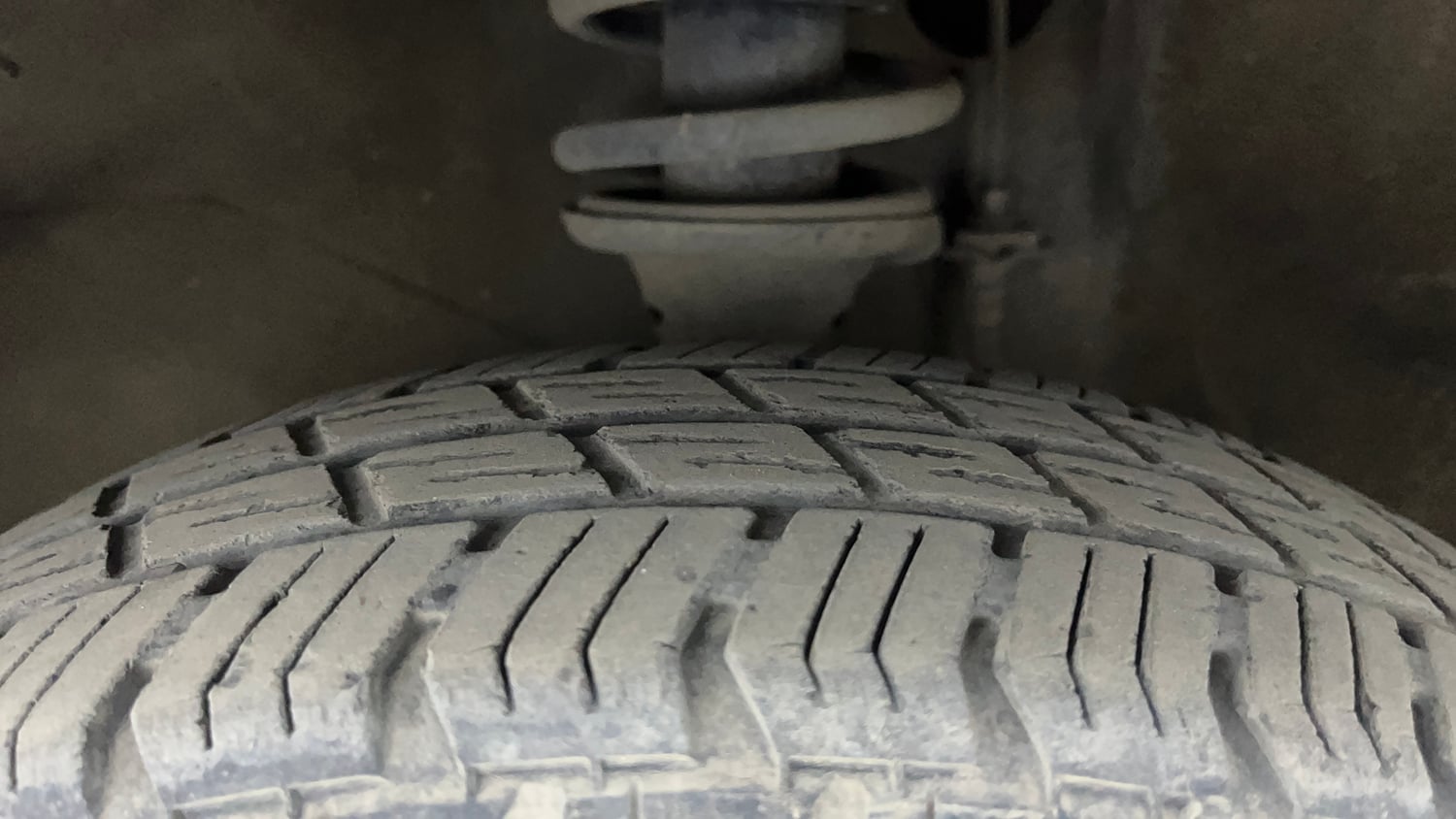 Used 2012 Maruti Suzuki Alto LXi BS-IV Petrol Manual tyres LEFT FRONT TYRE TREAD VIEW