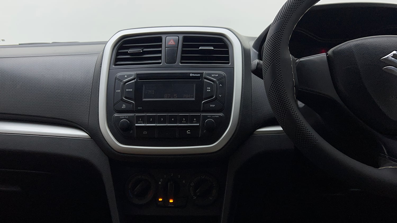 Used 2018 Maruti Suzuki Vitara Brezza [2016-2020] LDi Diesel Manual interior MUSIC SYSTEM & AC CONTROL VIEW