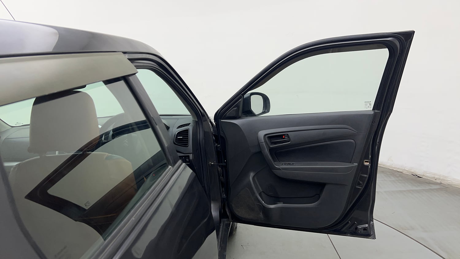 Used 2018 Maruti Suzuki Vitara Brezza [2016-2020] LDi Diesel Manual interior RIGHT FRONT DOOR OPEN VIEW