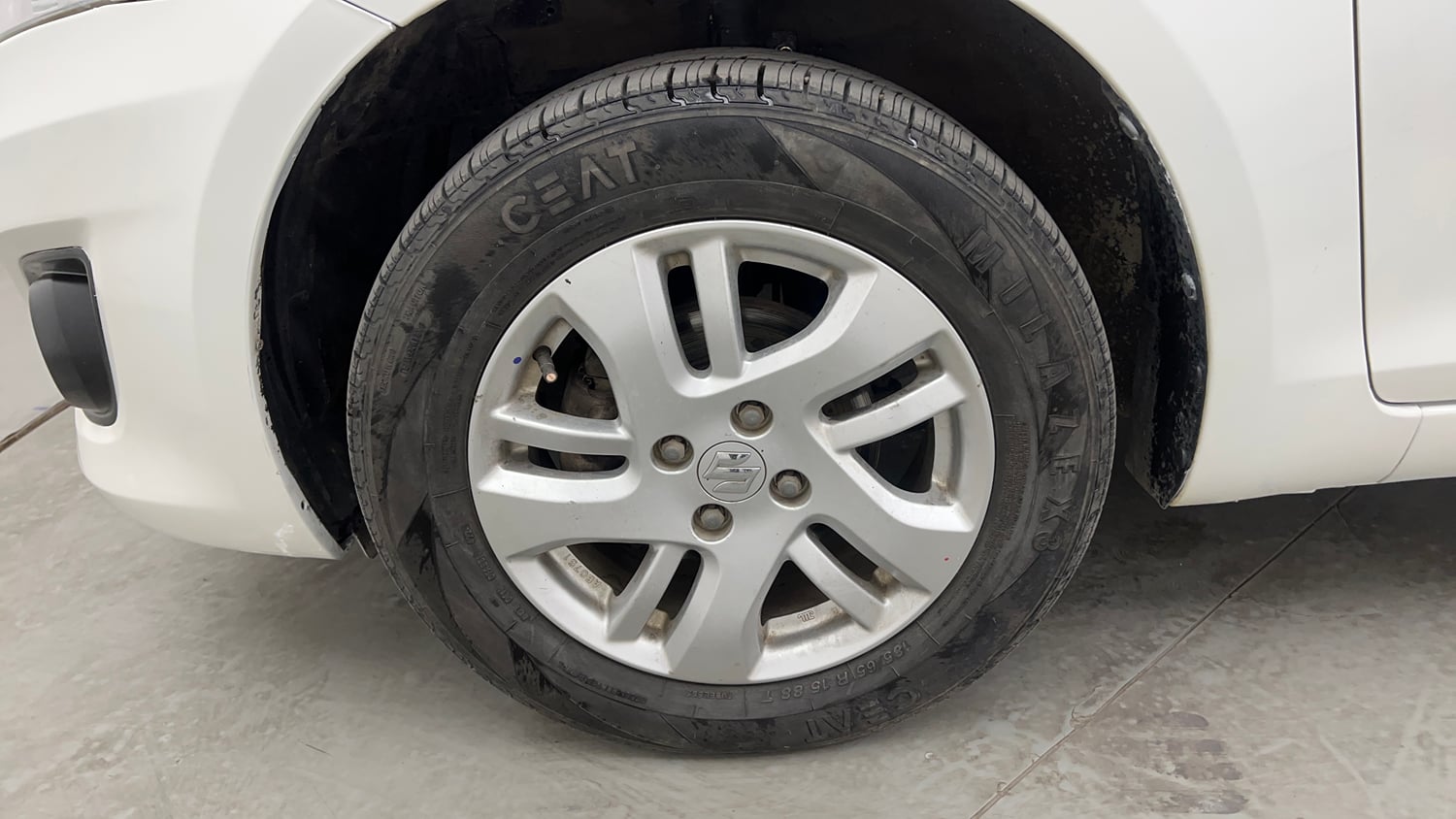 Used 2012 Maruti Suzuki Swift Dzire ZXI Petrol Manual tyres LEFT FRONT TYRE RIM VIEW