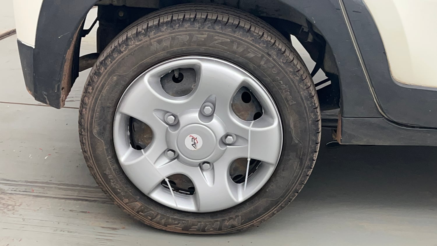 Used 2018 Mahindra KUV100 NXT K6 Plus 6 STR Petrol Manual tyres RIGHT REAR TYRE RIM VIEW