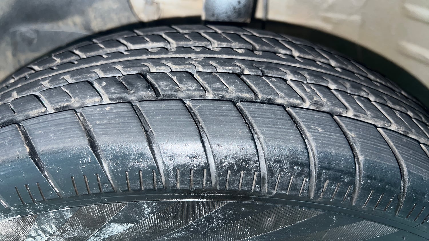 Used 2019 Maruti Suzuki Wagon R 1.0 LXi 1.0 Petrol Manual tyres LEFT FRONT TYRE TREAD VIEW