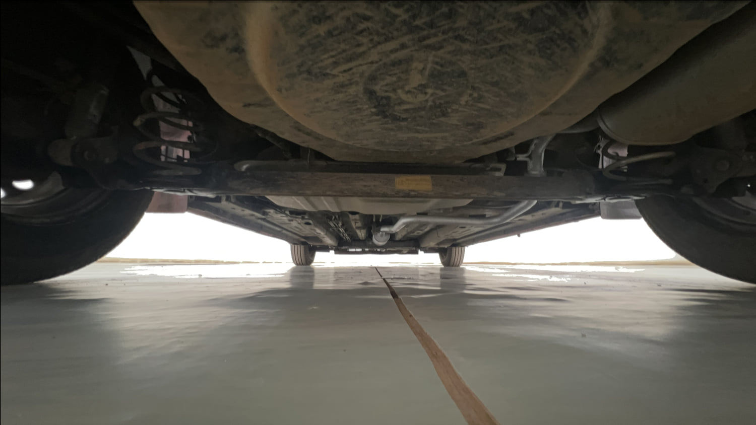 Used 2020 Tata Altroz XE Petrol Petrol Manual extra REAR UNDERBODY VIEW (TAKEN FROM REAR)