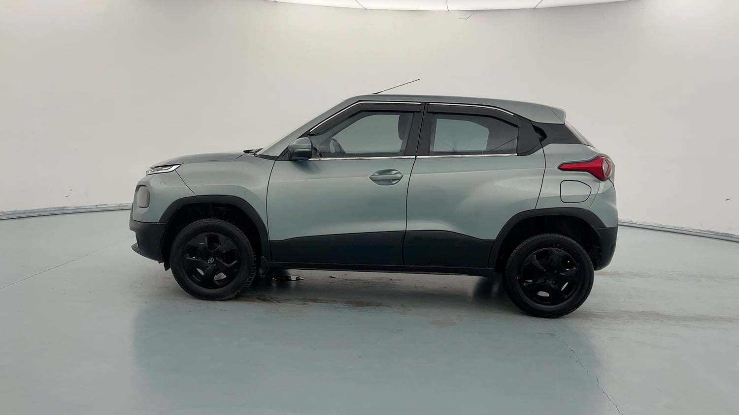 Used 2022 Tata Punch Accomplished MT Petrol Manual exterior LEFT SIDE VIEW