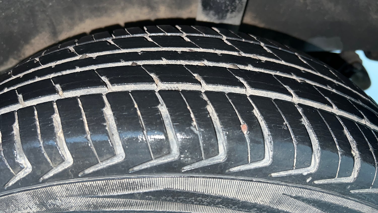 Used 2017 Renault Kwid 1.0 RXT AMT Opt Petrol Automatic tyres LEFT REAR TYRE TREAD VIEW