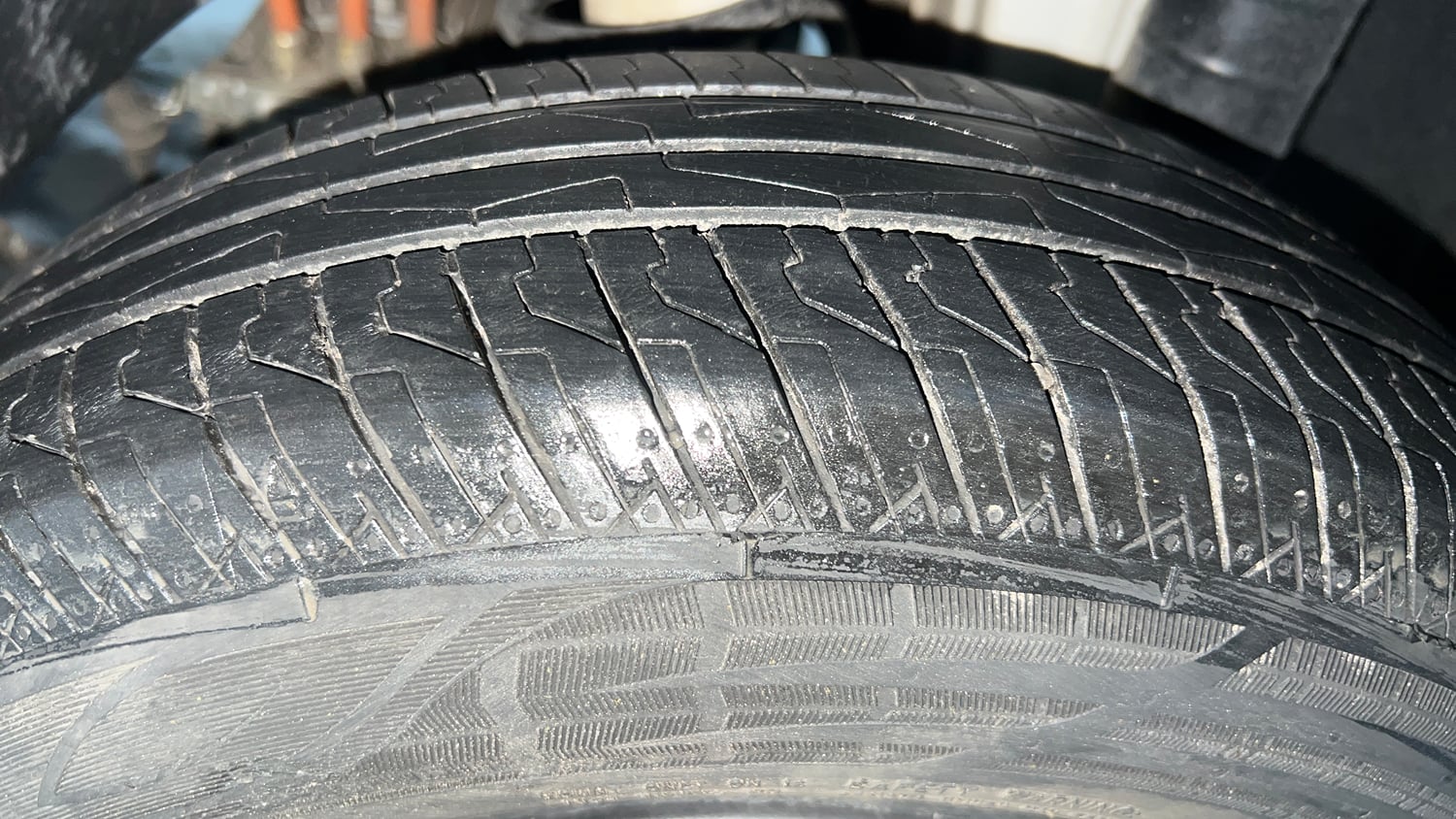 Used 2024 MG Motors Comet EV Excite Electric Automatic tyres LEFT REAR TYRE TREAD VIEW