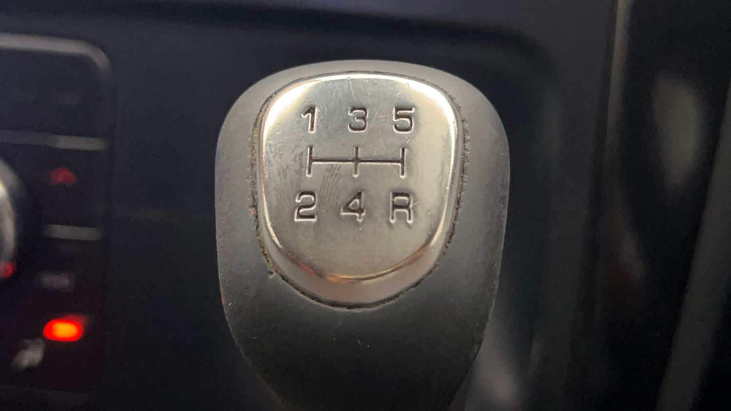Used 2018 Mahindra KUV100 NXT K6 Plus 6 STR Petrol Manual interior GEAR  KNOB VIEW