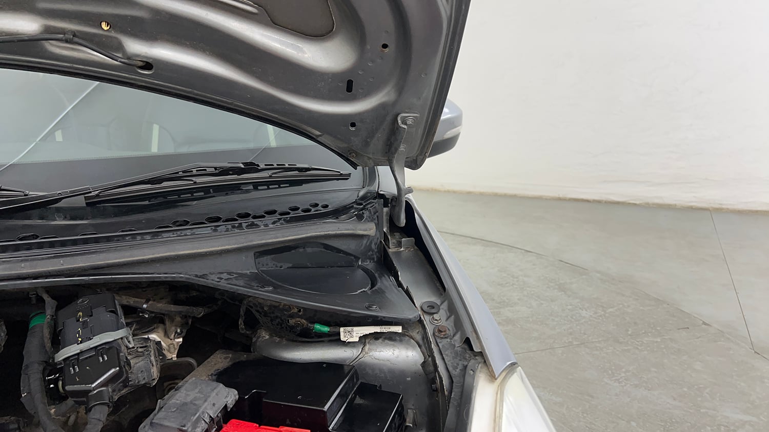 Used 2018 Tata Tiago Revotron XZ Petrol Manual engine ENGINE LEFT SIDE HINGE & APRON VIEW