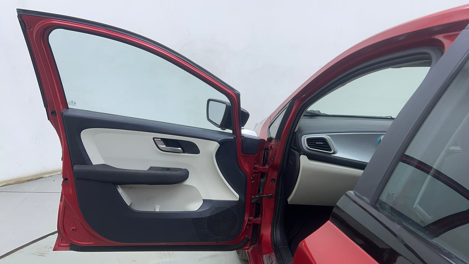 Used 2022 Tata Altroz XZ Petrol Petrol Manual interior LEFT FRONT DOOR OPEN VIEW