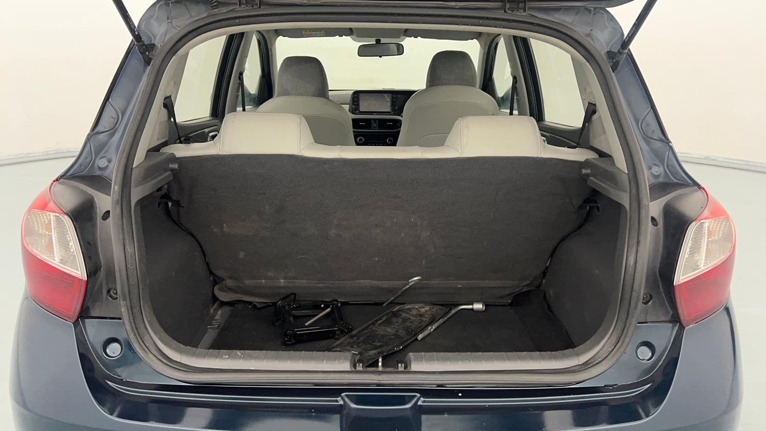Used 2021 Hyundai Grand i10 Nios Sportz 1.2 Kappa VTVT Petrol Manual interior DICKY INSIDE VIEW