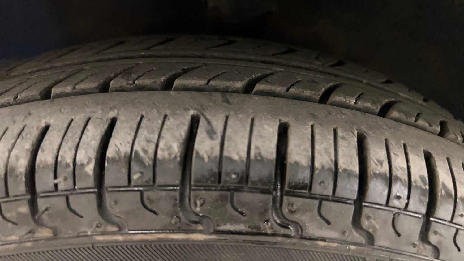 Used 2017 Hyundai Eon Era + AirBag Petrol Manual tyres LEFT FRONT TYRE TREAD VIEW