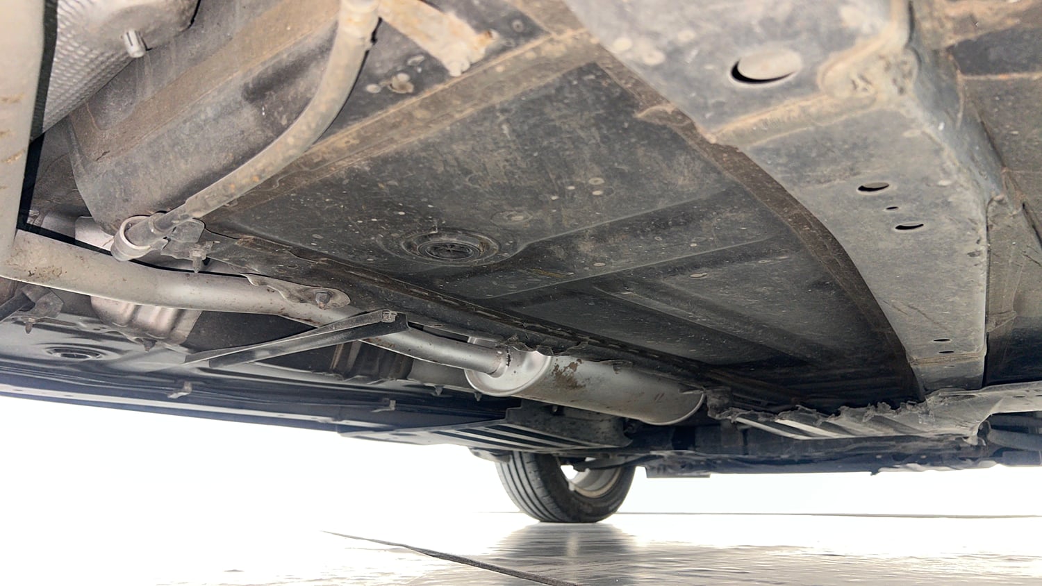 Used 2023 Toyota Glanza V Petrol Manual extra REAR RIGHT UNDERBODY VIEW