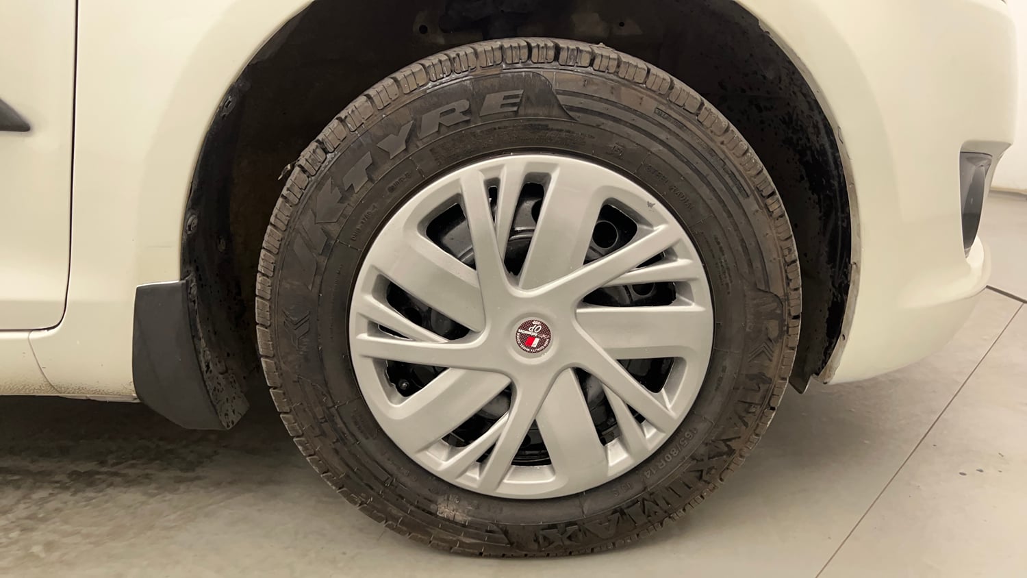 Used 2012 Maruti Suzuki Swift VXi Petrol Manual tyres RIGHT FRONT TYRE RIM VIEW