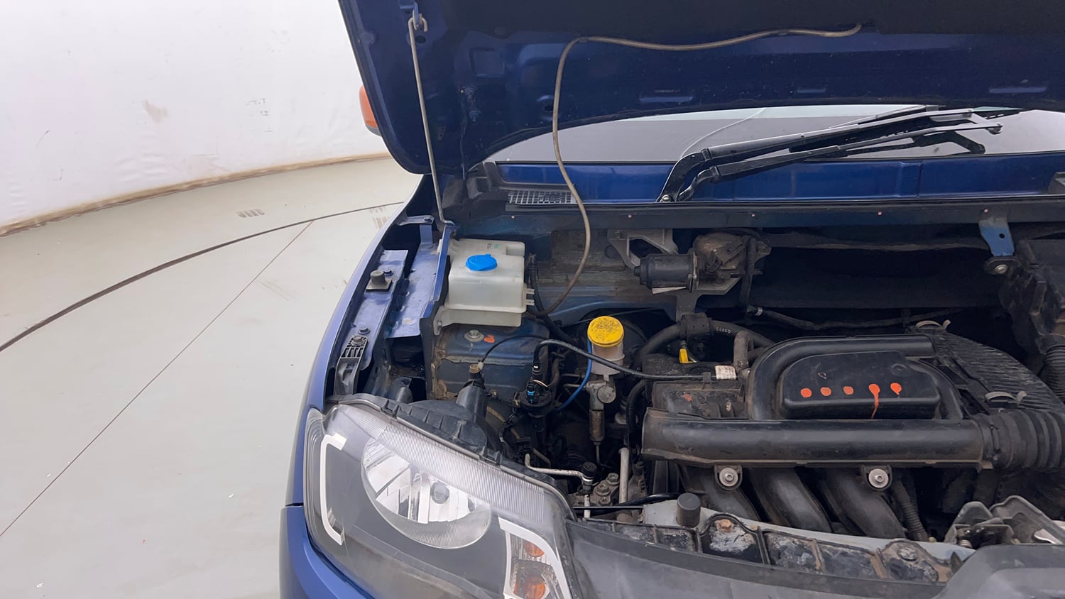 Used 2018 Renault Kwid CLIMBER 1.0 Petrol Manual engine ENGINE RIGHT SIDE HINGE & APRON VIEW
