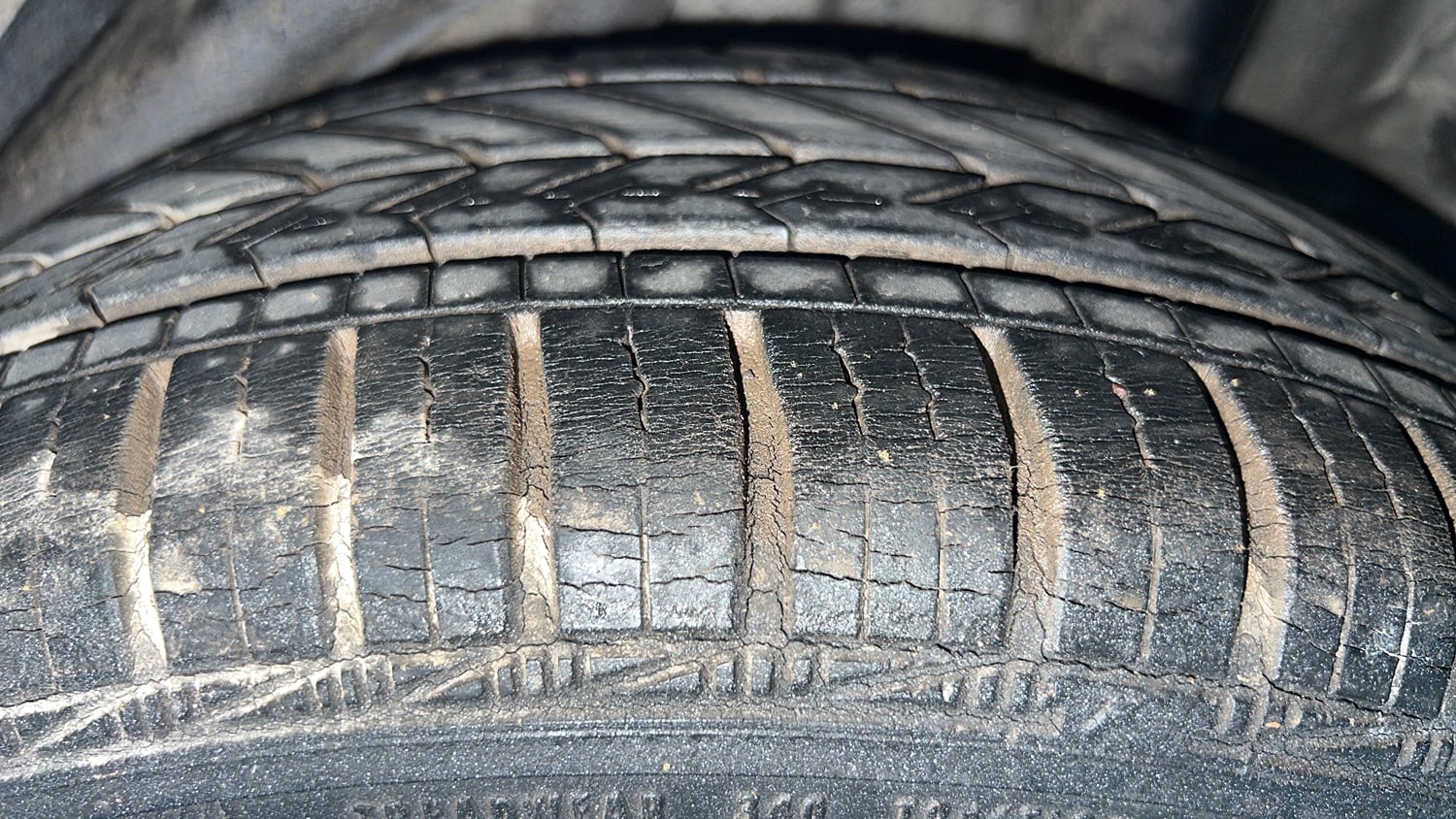 Used 2013 Honda Amaze 1.2 S i-VTEC Petrol Manual tyres LEFT REAR TYRE TREAD VIEW