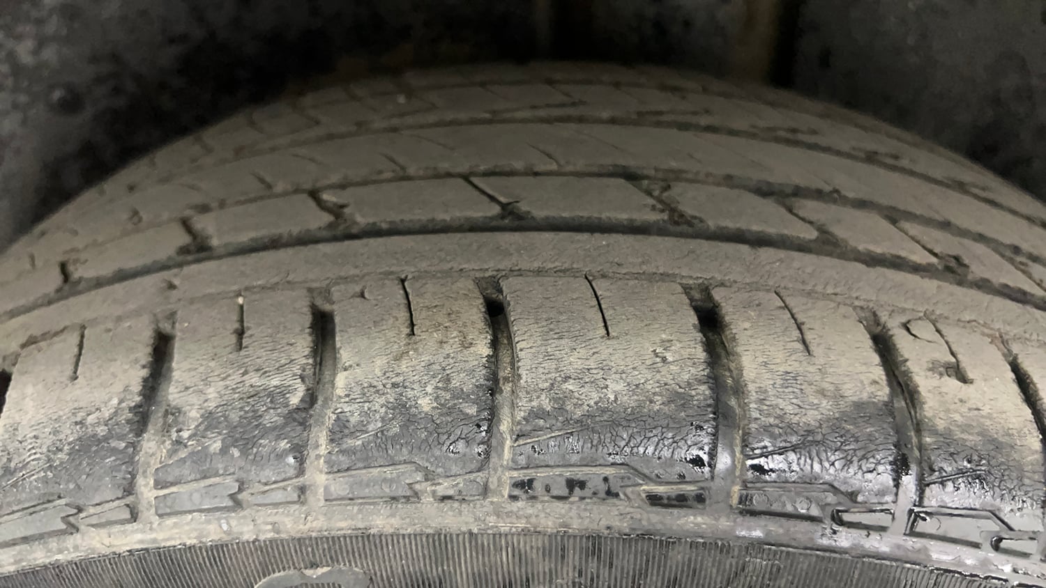 Used 2021 MG Motors Hector Plus Sharp 1.5 Petrol Turbo CVT 6-STR Petrol Automatic tyres LEFT REAR TYRE TREAD VIEW