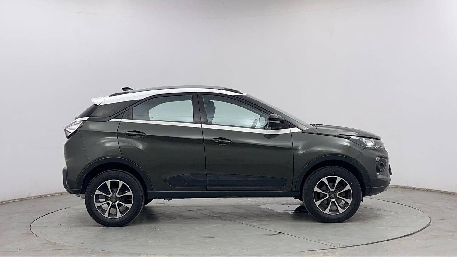 Used 2020 Tata Nexon XZ Plus (O) Dual Tone Petrol Manual exterior RIGHT SIDE VIEW