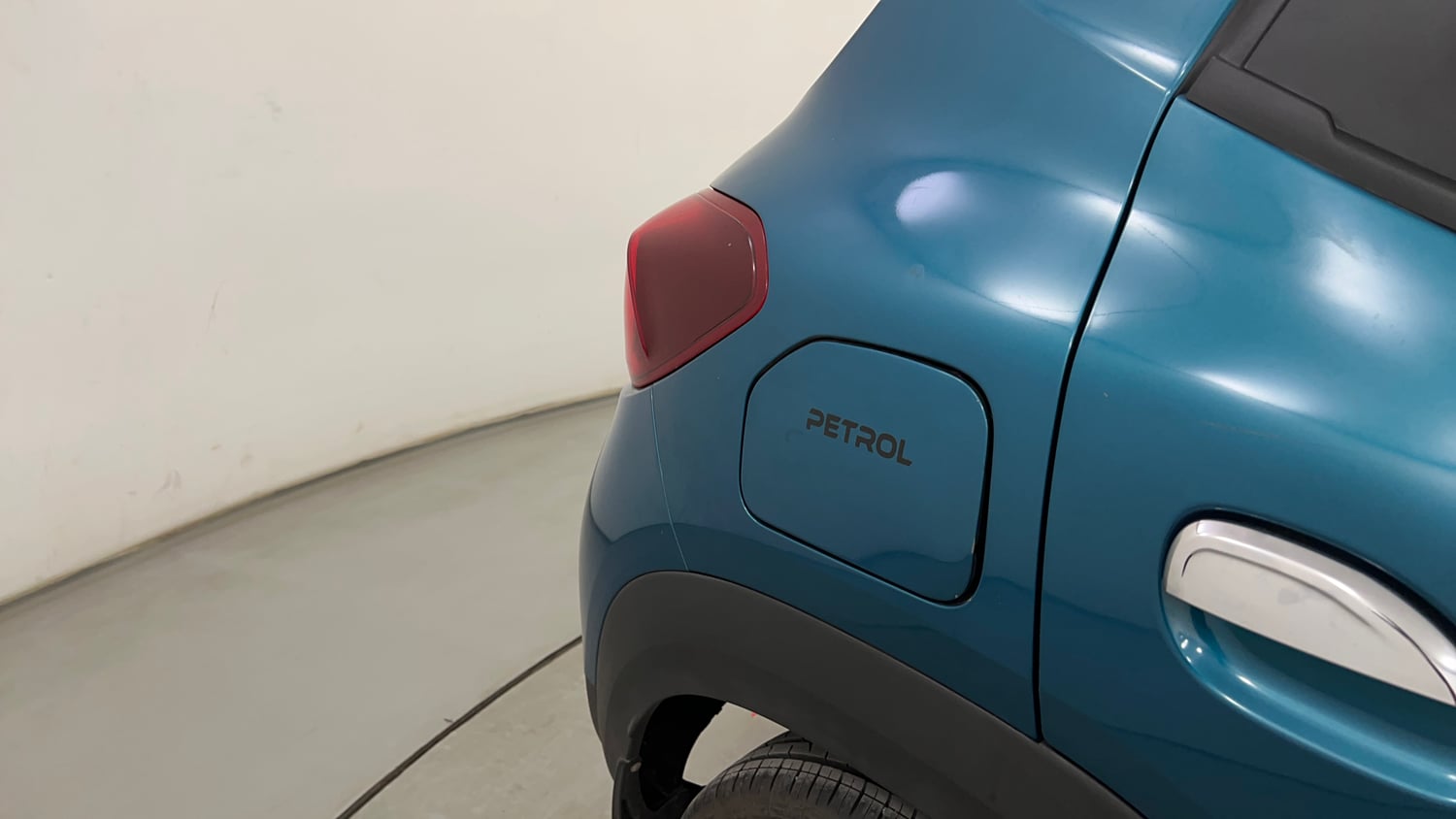 Used 2020 Renault Kwid CLIMBER 1.0 Opt Petrol Manual dents MINOR SCRATCH