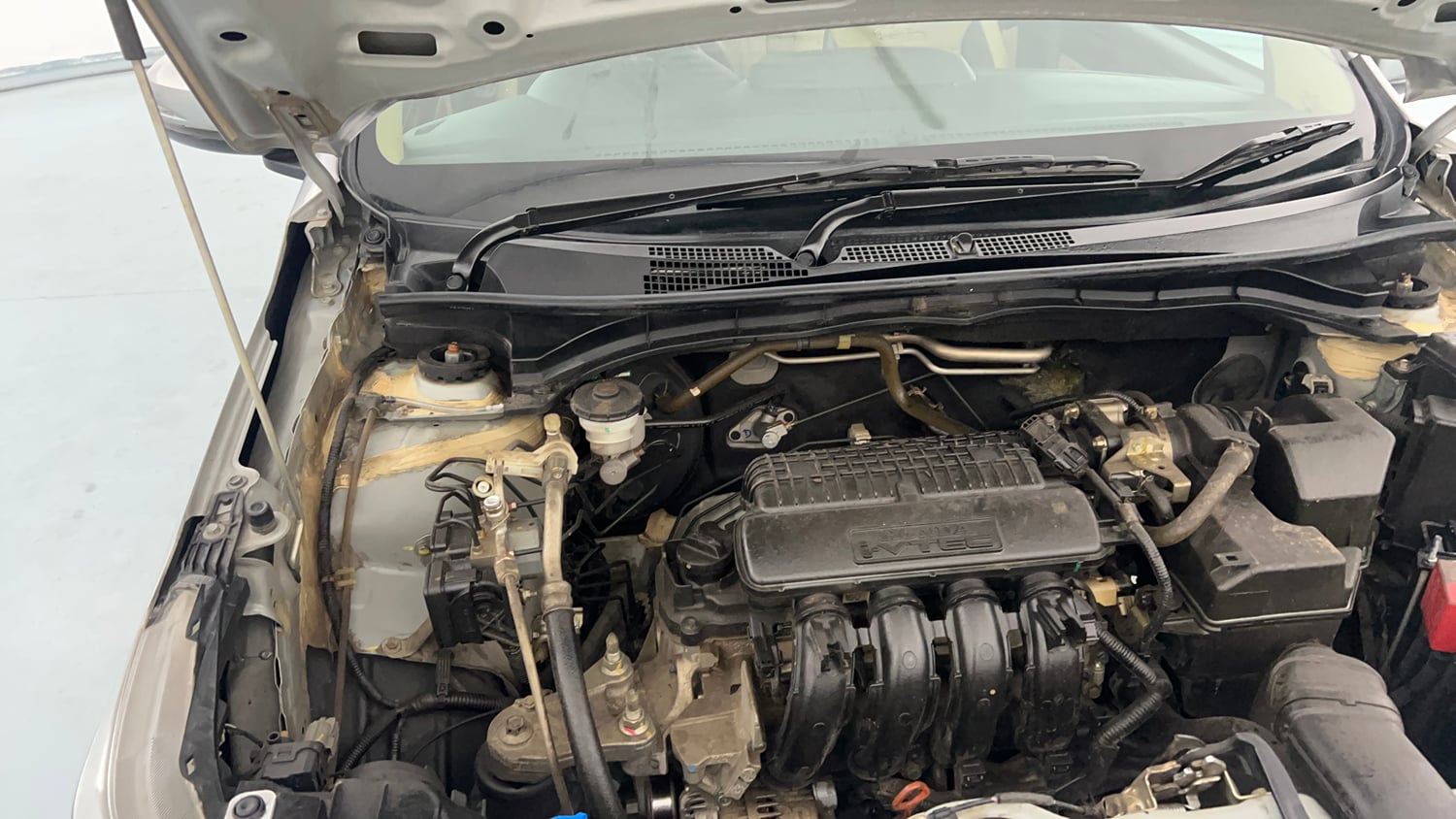 Used 2020 Honda Amaze 1.2 VX MT Petrol Petrol Manual engine ENGINE RIGHT SIDE HINGE & APRON VIEW